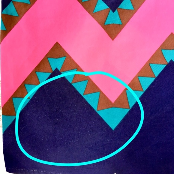 2/$25 | Francesca’s Geometric Multi Blouse | EUC - Picture 8 of 8